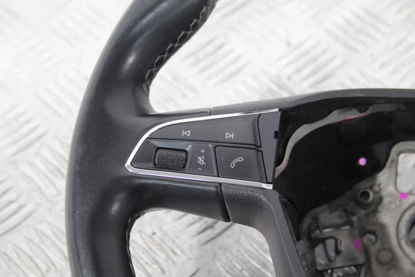 LENKRAD MULTIFUNKCJA SEAT ATECA 575 576