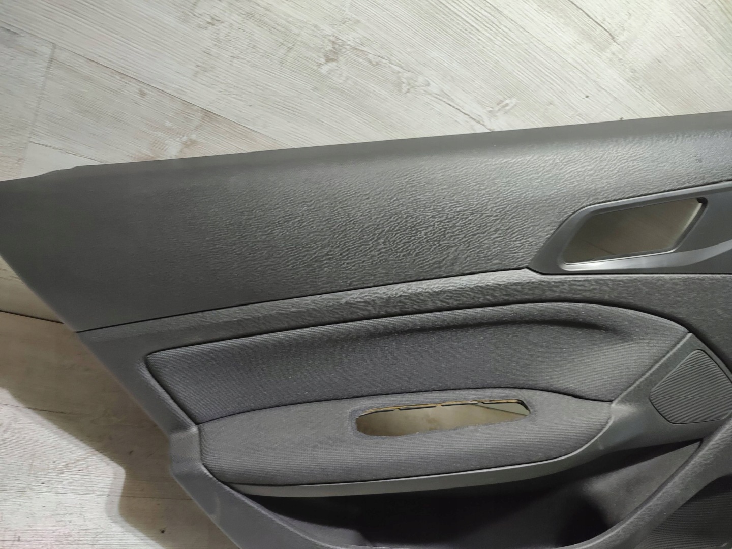 Peugeot 308 2019 rear part side left side / upholstery door tylnych