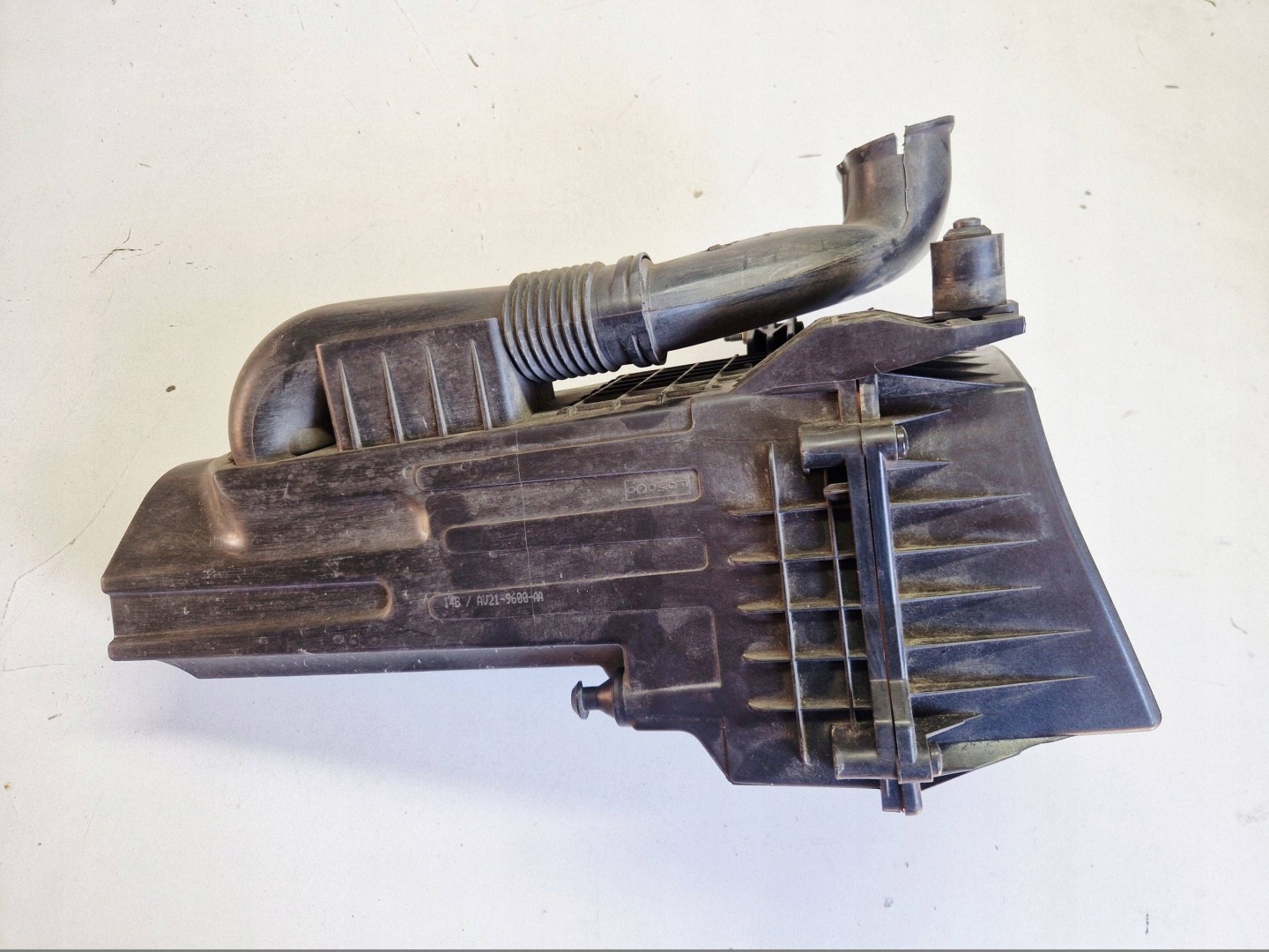 cover of a filter, air flow meter Ford B-MAX 1.6 TDCI 2012 AV219600AA