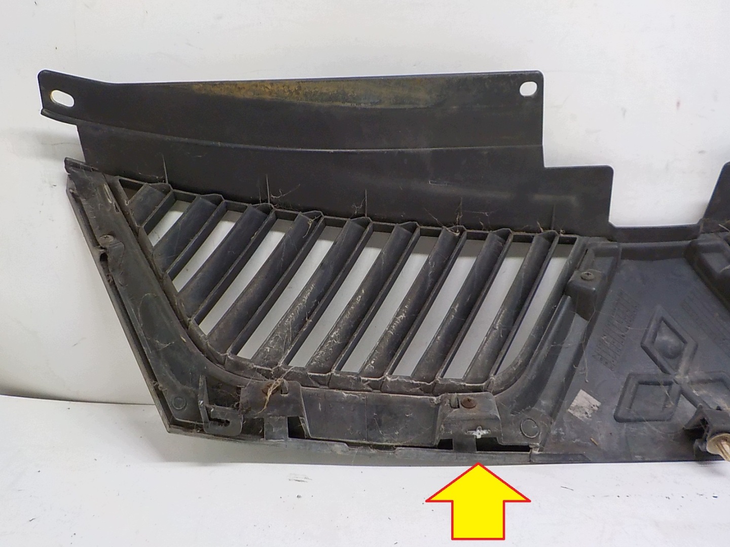 MITSUBISHI OUTLANDER II grill grille radiator