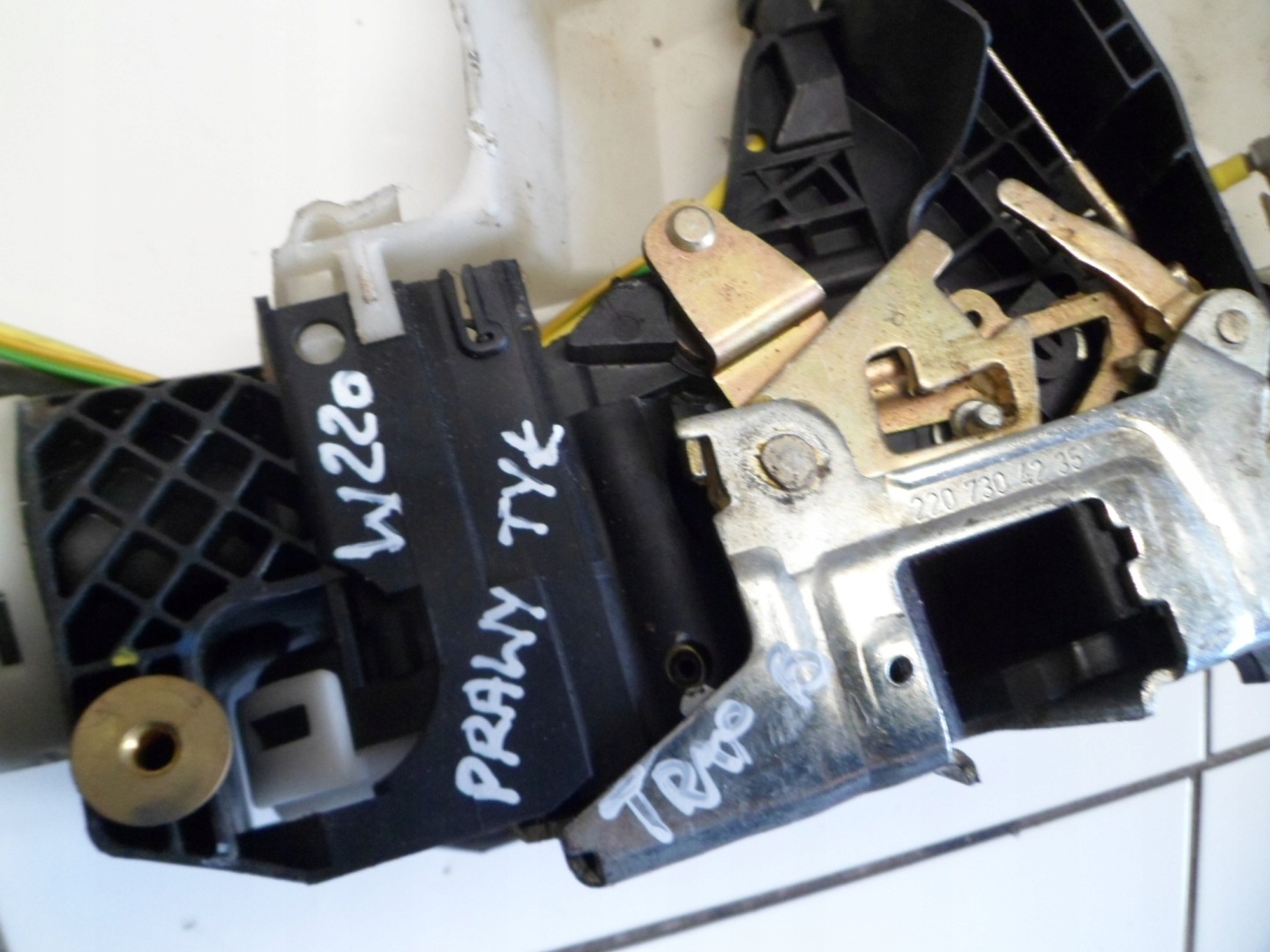 MERCEDES S W220 lock right rear part 2207304235