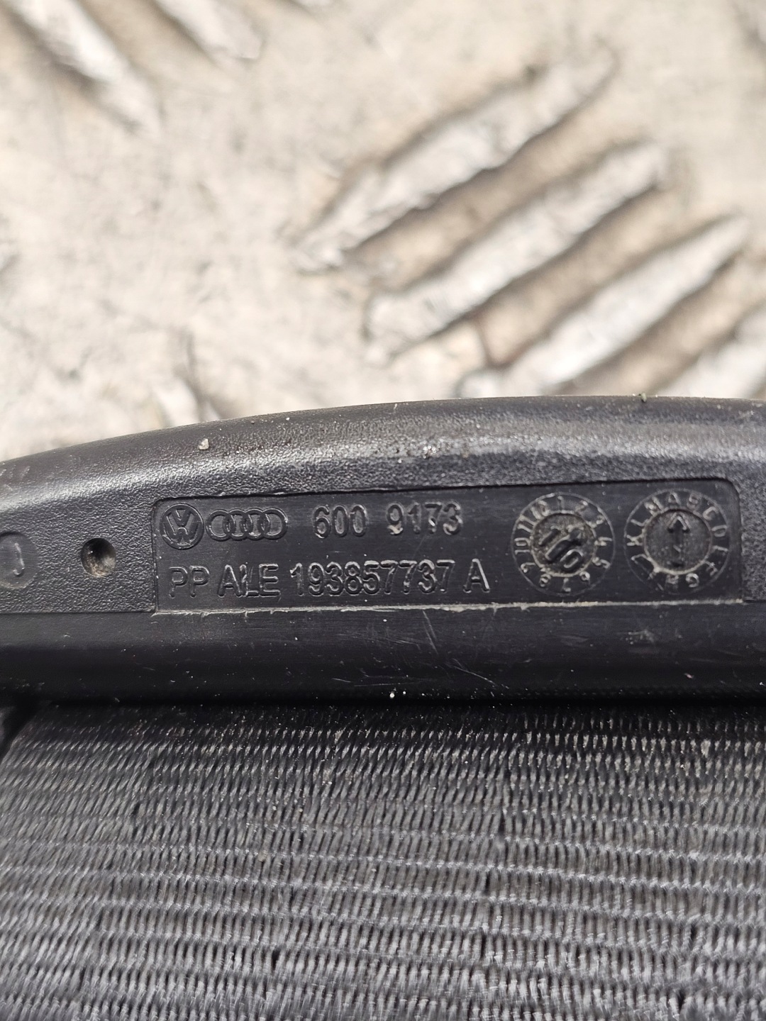 Gurten Sicherheits links heck SKODA OCTAVIA MK2 1Z0857447E