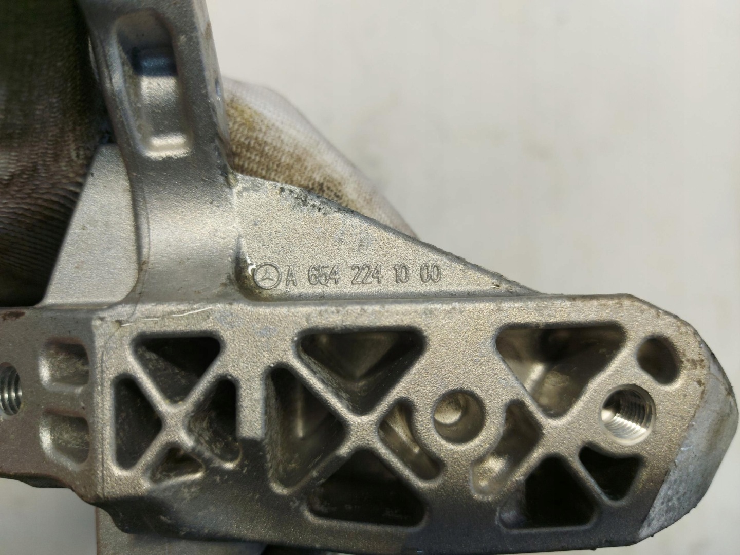 Mercedes w247 B-Classa holder engine mount 2.0 cdi a6542241000