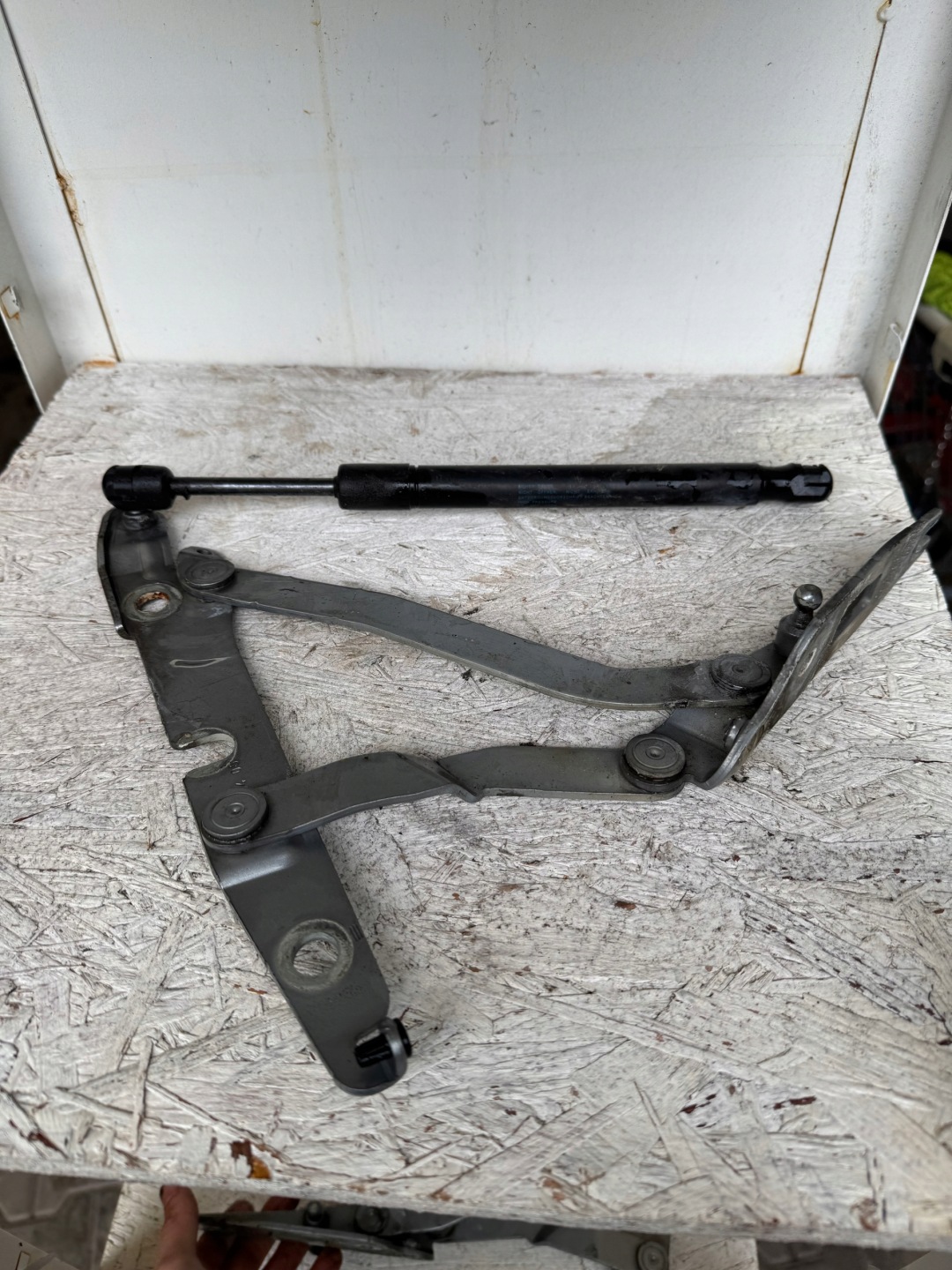 Audi OE 8E5827301C hinge bonnet a4 b7 sedan left oem LY7G