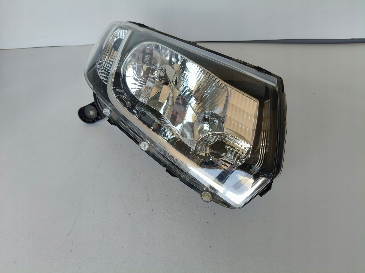 light right REFLEKTOR DACIA SANDERO II 12-16 LOGAN