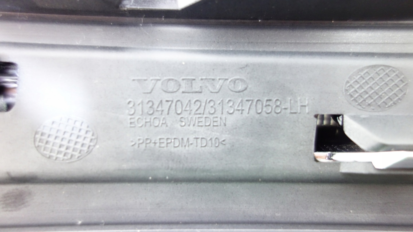 grid of a bumper left front VOLVO V40 II 12-19 31347058