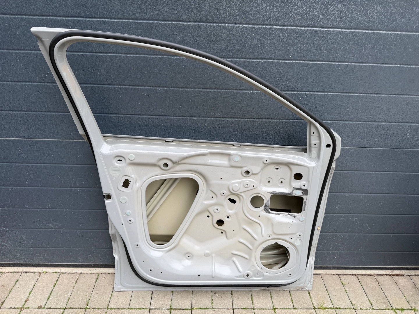 Skoda Karoq 575 16- door left front front