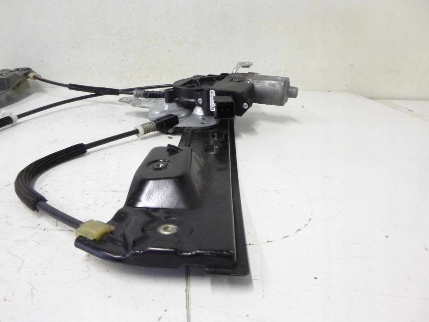 mechanism window regulator left front Opel Insignia A kombi 08-13 20952452
