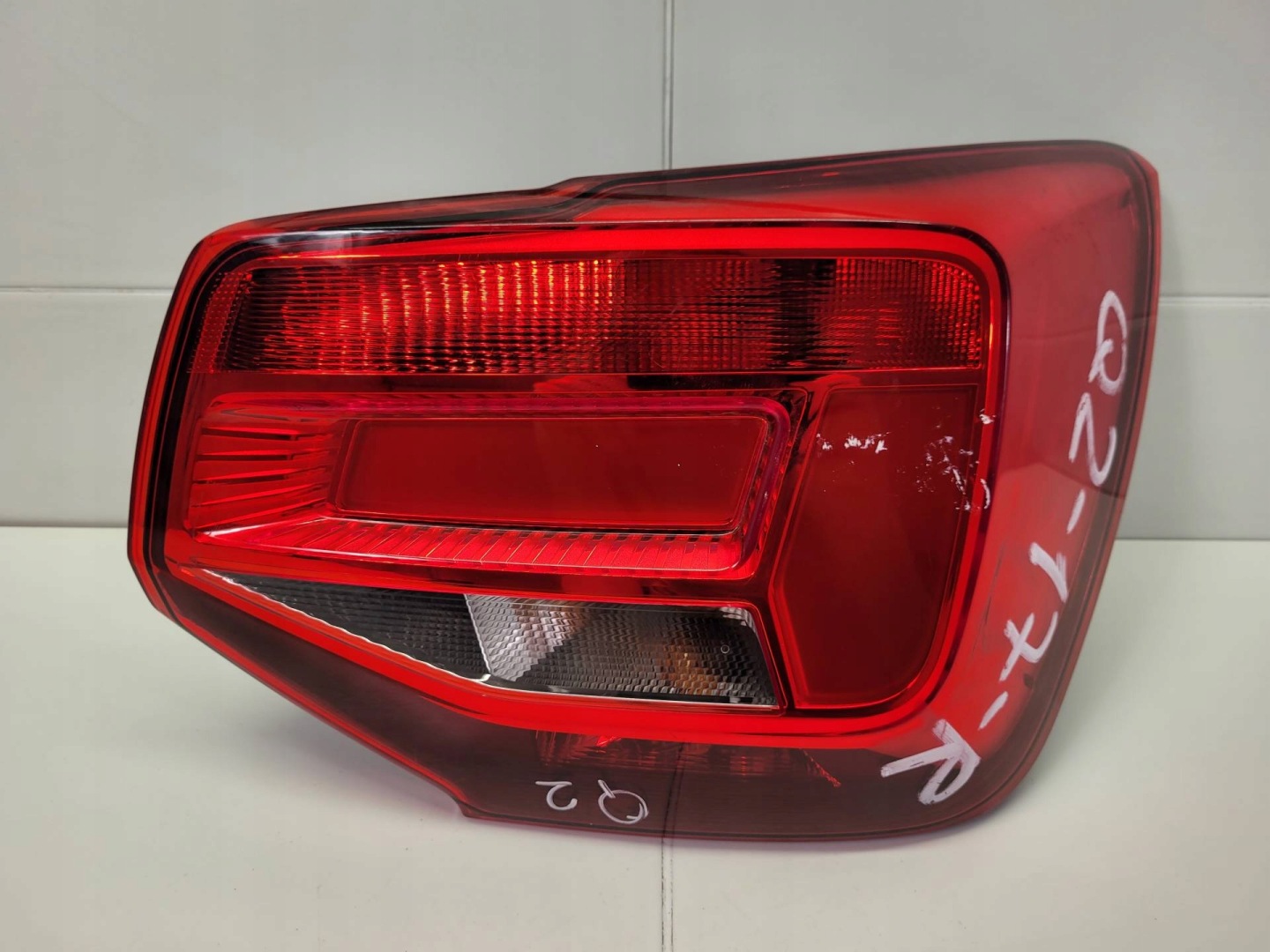 light rear right side Audi Q2 GA 2018 81A 945 070