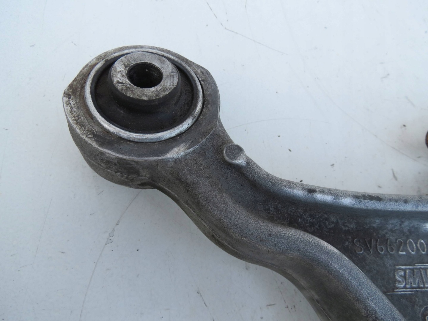 arm right front VOLVO XC70 II CROSS AWD 2.4D 185KM 2000-2007r 08646376