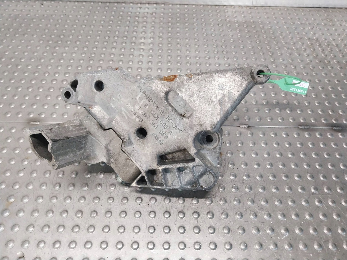 holder engine mount 03G199207F OCTAVIA II LEON II A3 8P EOS GOLF V 1.9TDI