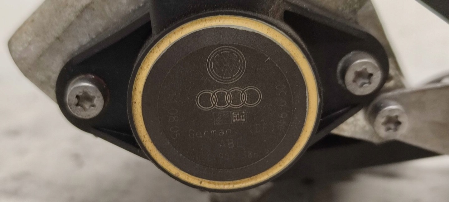 Rampe injection Audi A3 8P LIFT 3D 1,6 FSI