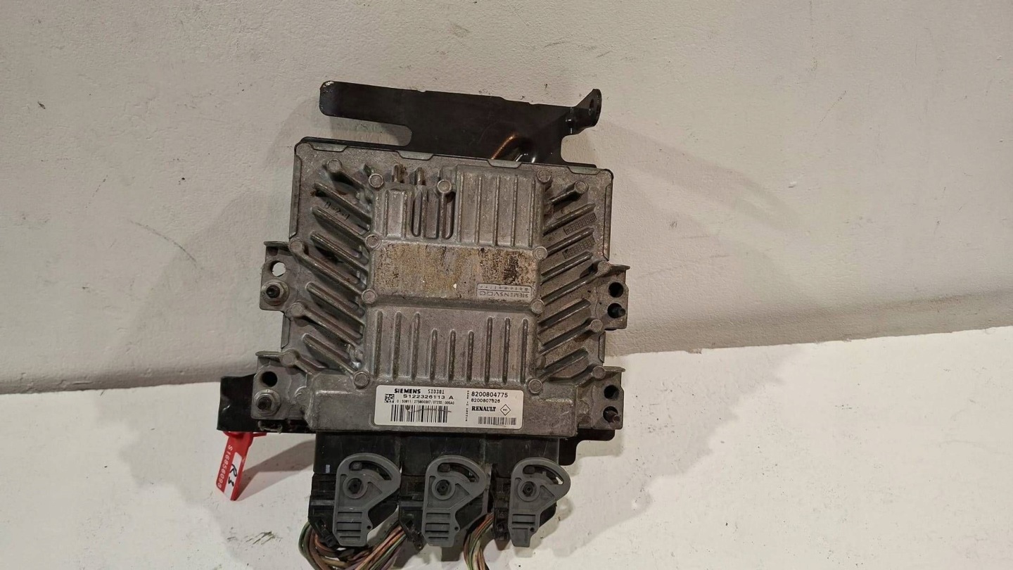 control unit of the engine computer 8200804775 Renault 1.5 DCI
