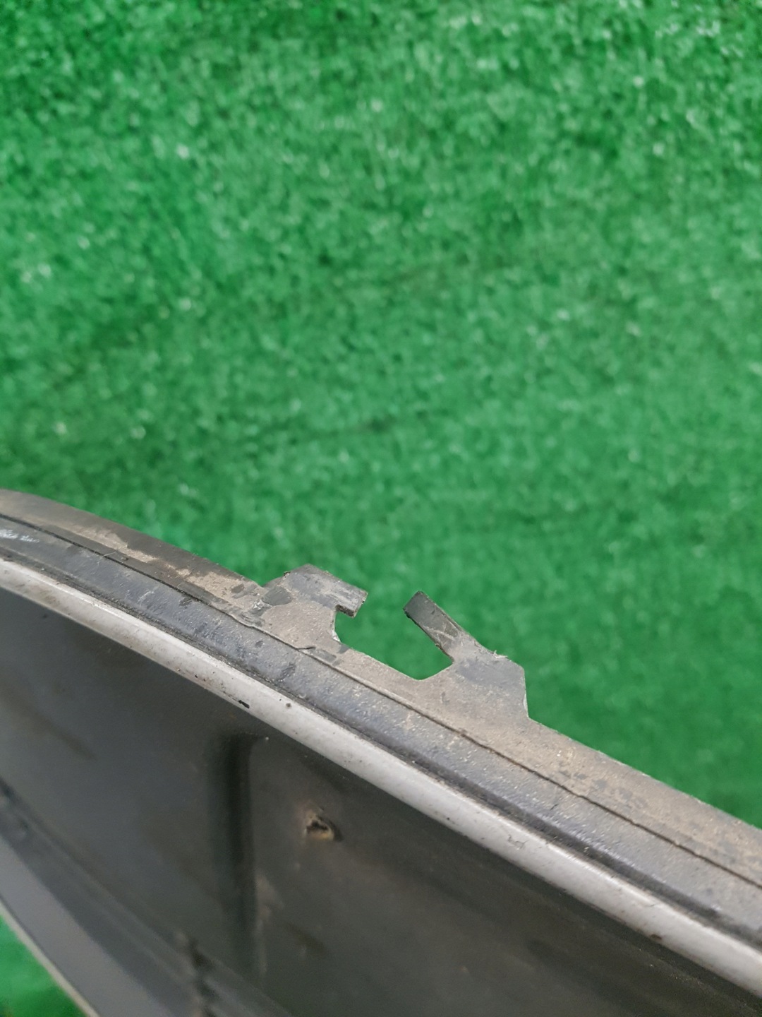 Lüftungsgitter der Stoßstange mitte FORD FOCUS MK2 8M5117B968A