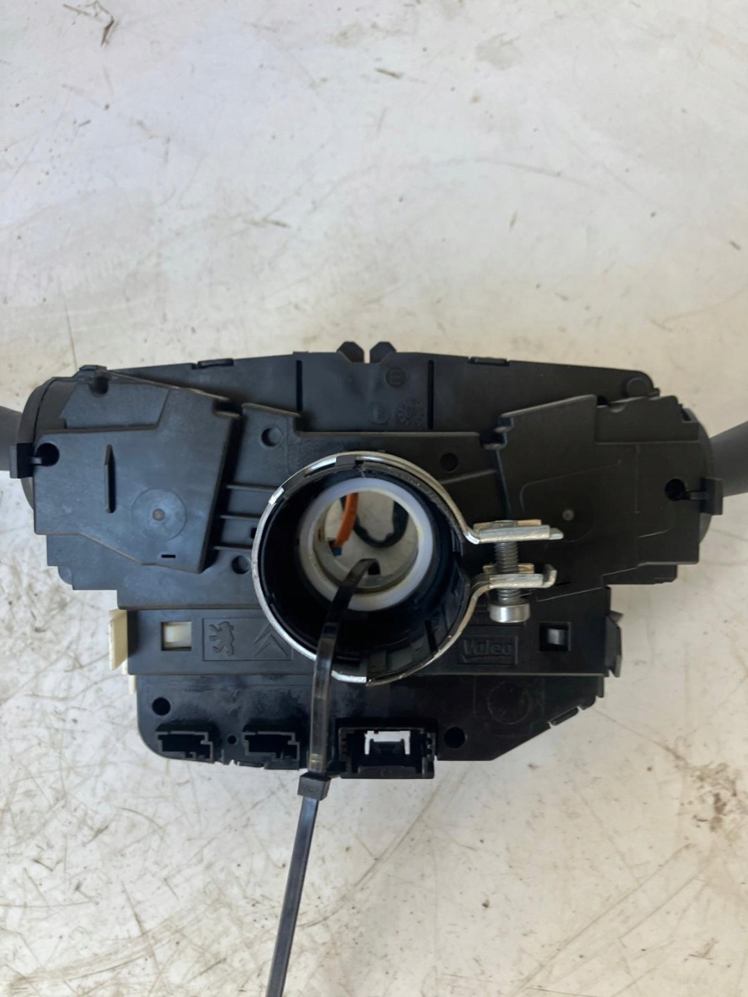steering wheel levers and controls ring CITROEN C4 PICASSO II E10677110