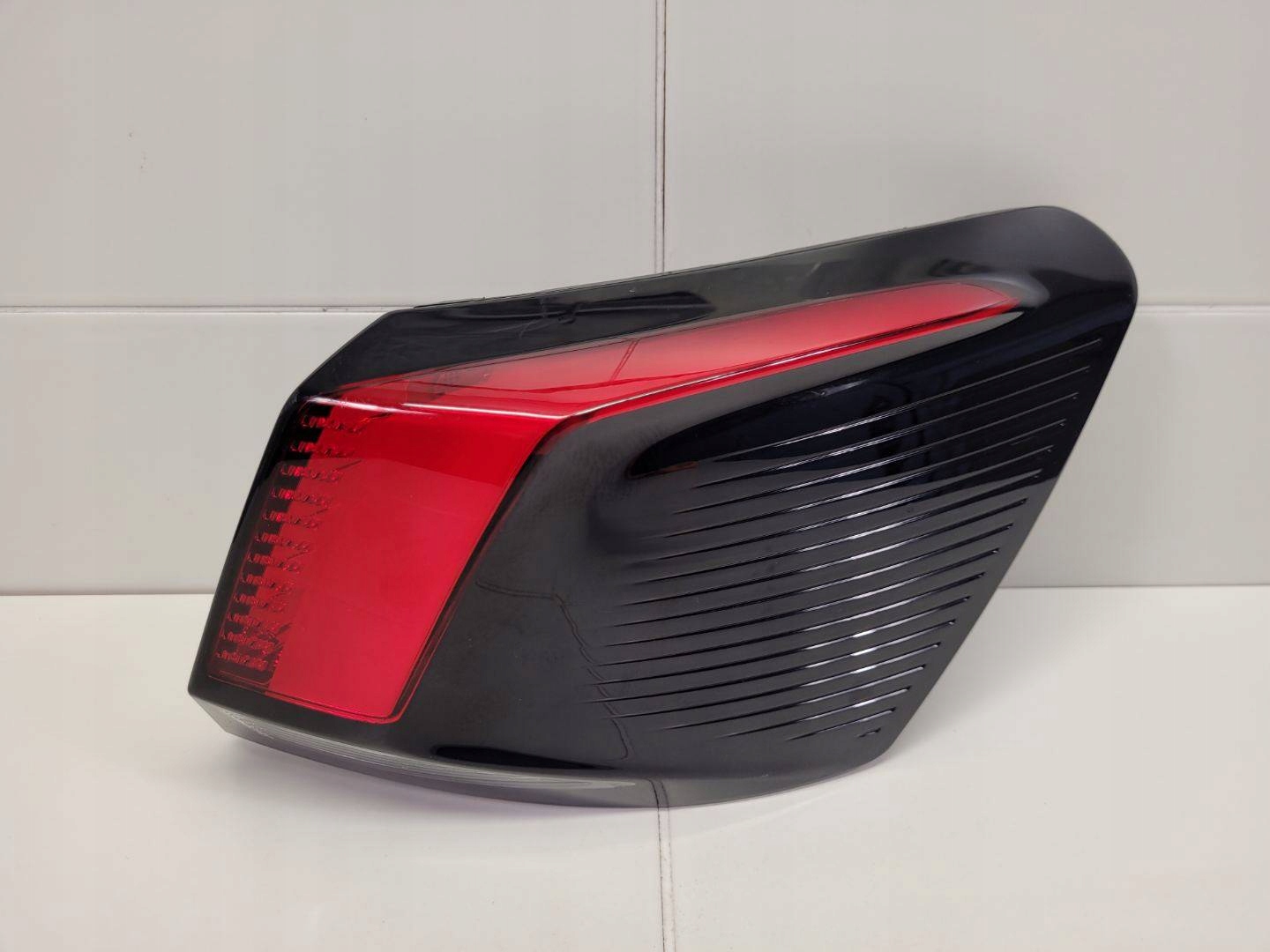 light rear right side Peugeot 3008 2 2019 9810477080