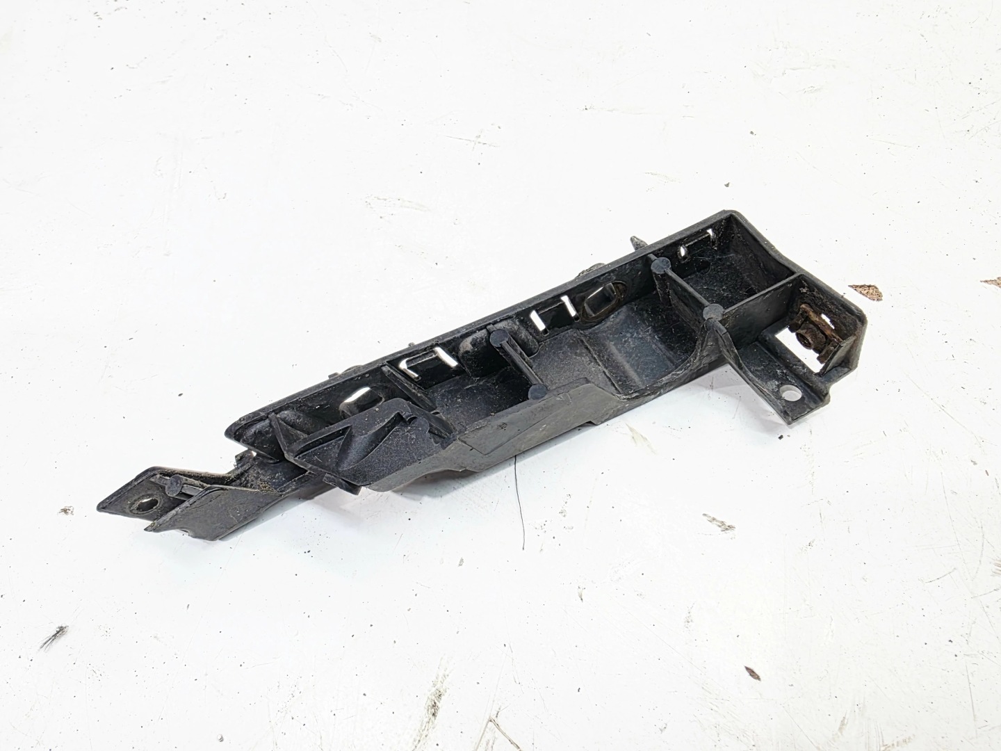 support holder of a bumper right front AUDI A6 C7 4G0807284