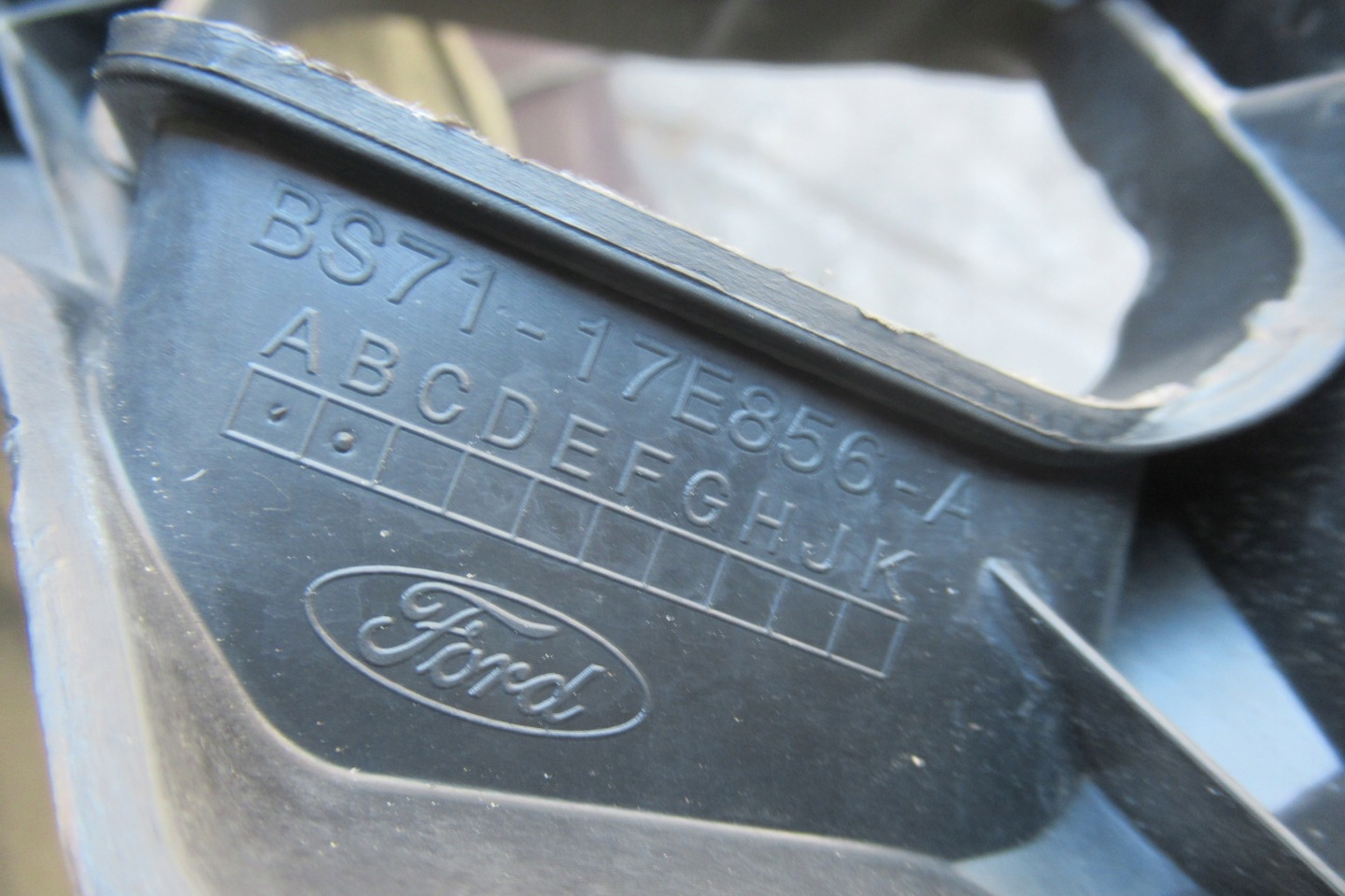 FORD MONDEO MK4 bumper bracket right front