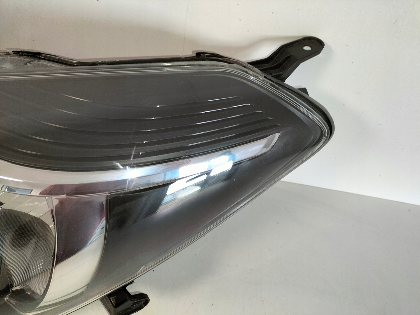 light front reflektor right TOYOTA YARIS III LIFT 14-17