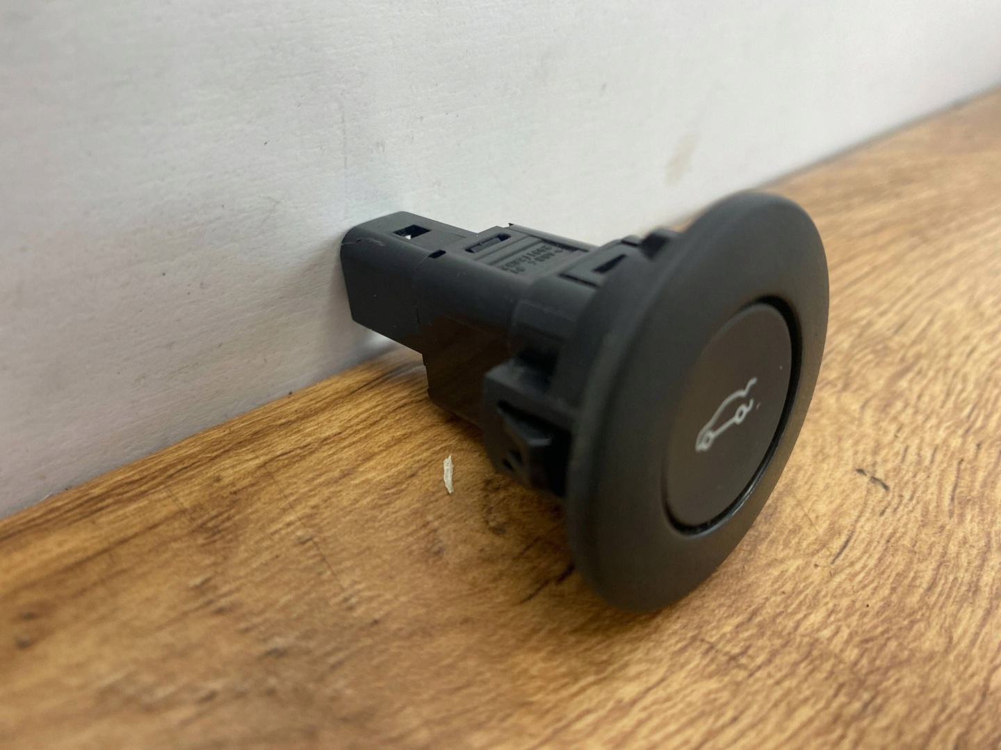 Bouton pour l’ouverture du capot Chevrolet Camaro 2016+
