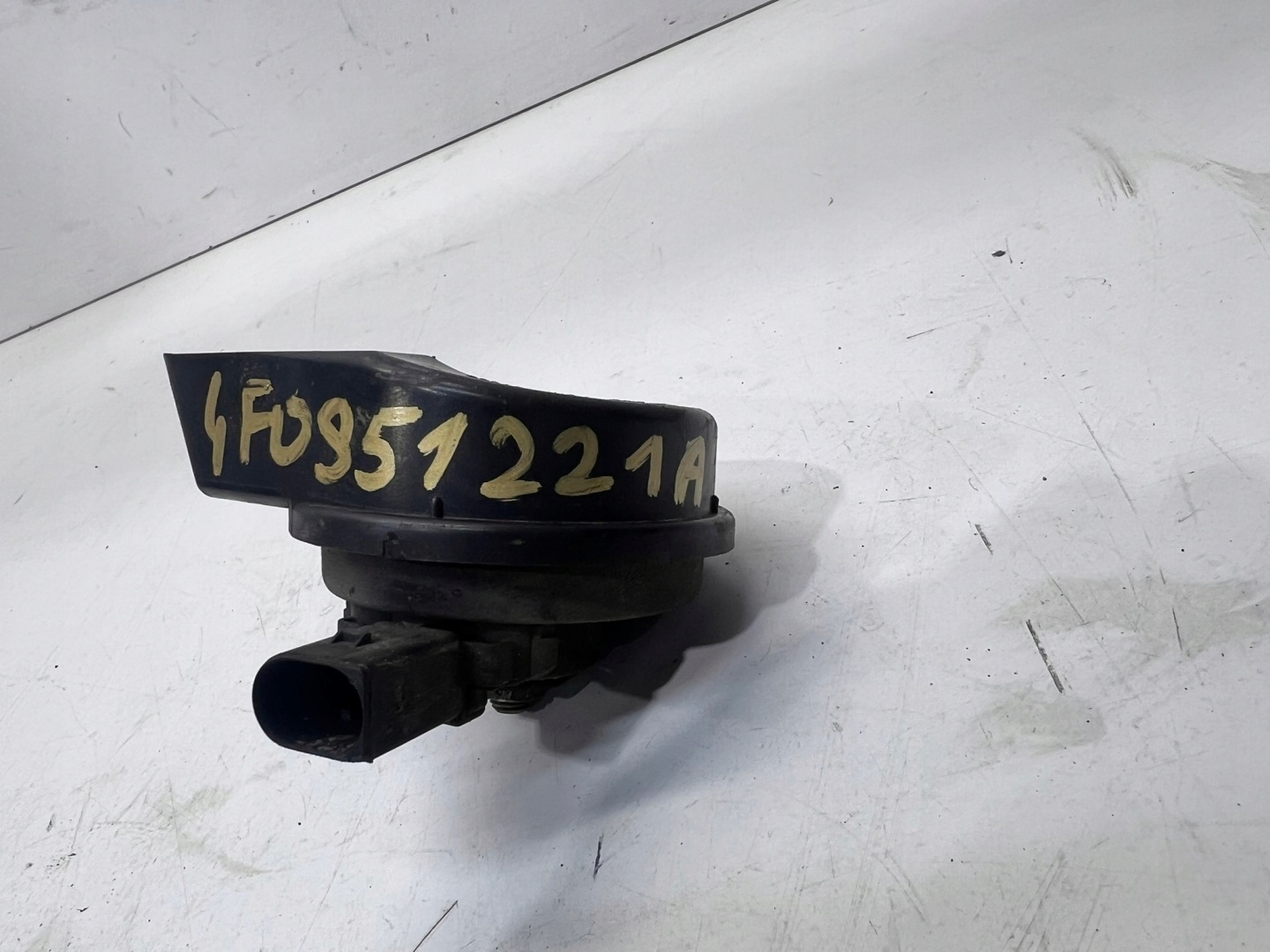 KLAKSON SYGNAL AUDI A6 C6 4F0951221A