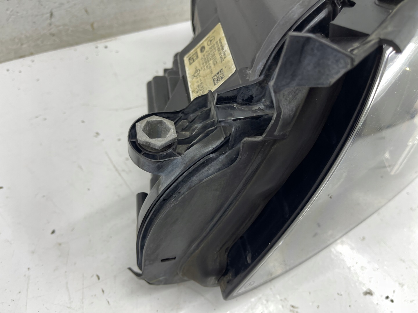 MERCEDES E KLASA W213 2016-2020 light front PERFORMANCE left EUROPA