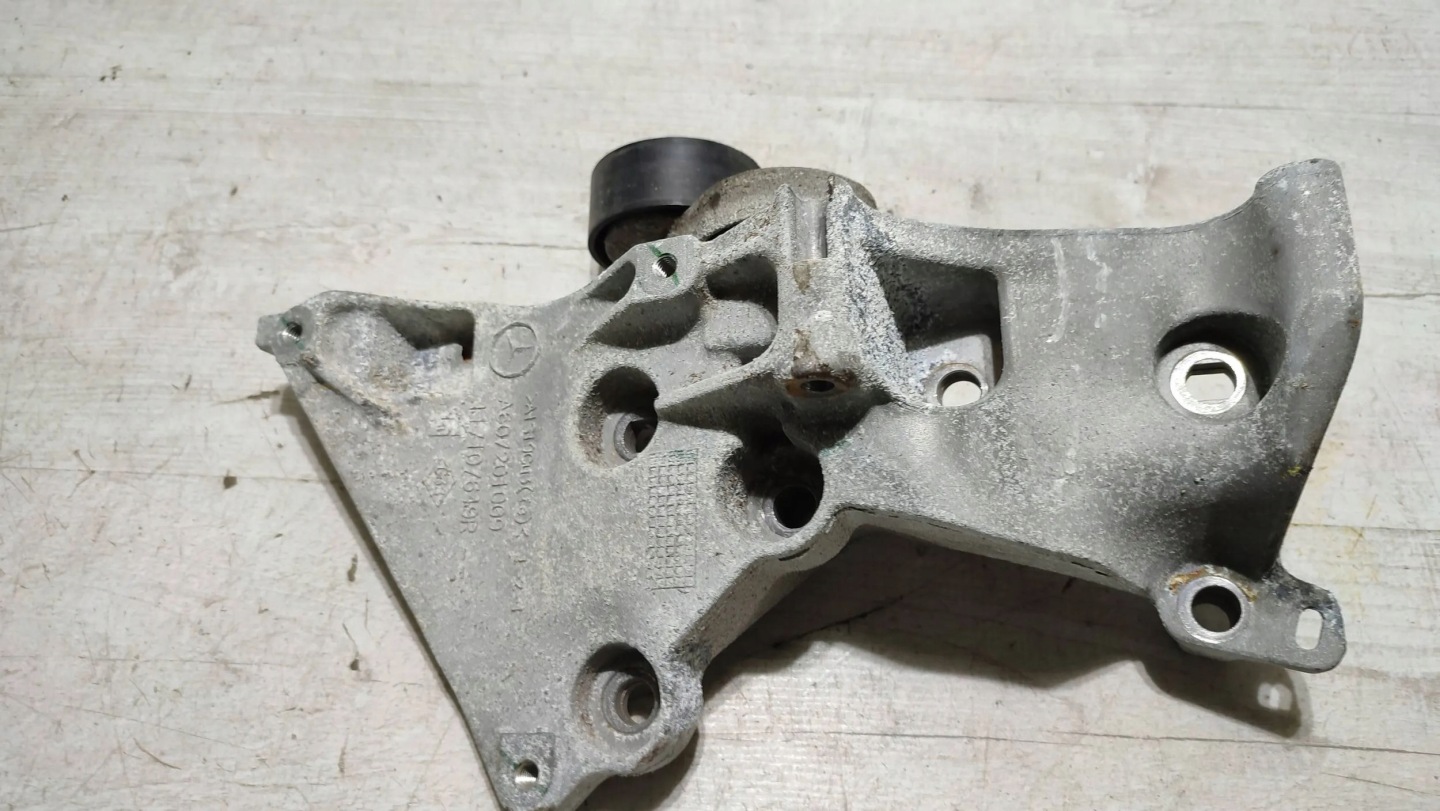 Mercedes-Benz A W176 2017 console holder alternator
