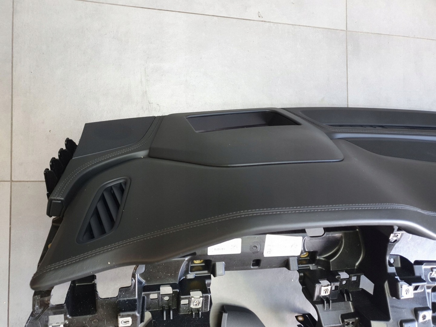 Audi Q8 dashboard instrument panel console cockpit 4M8857001S soul 33A