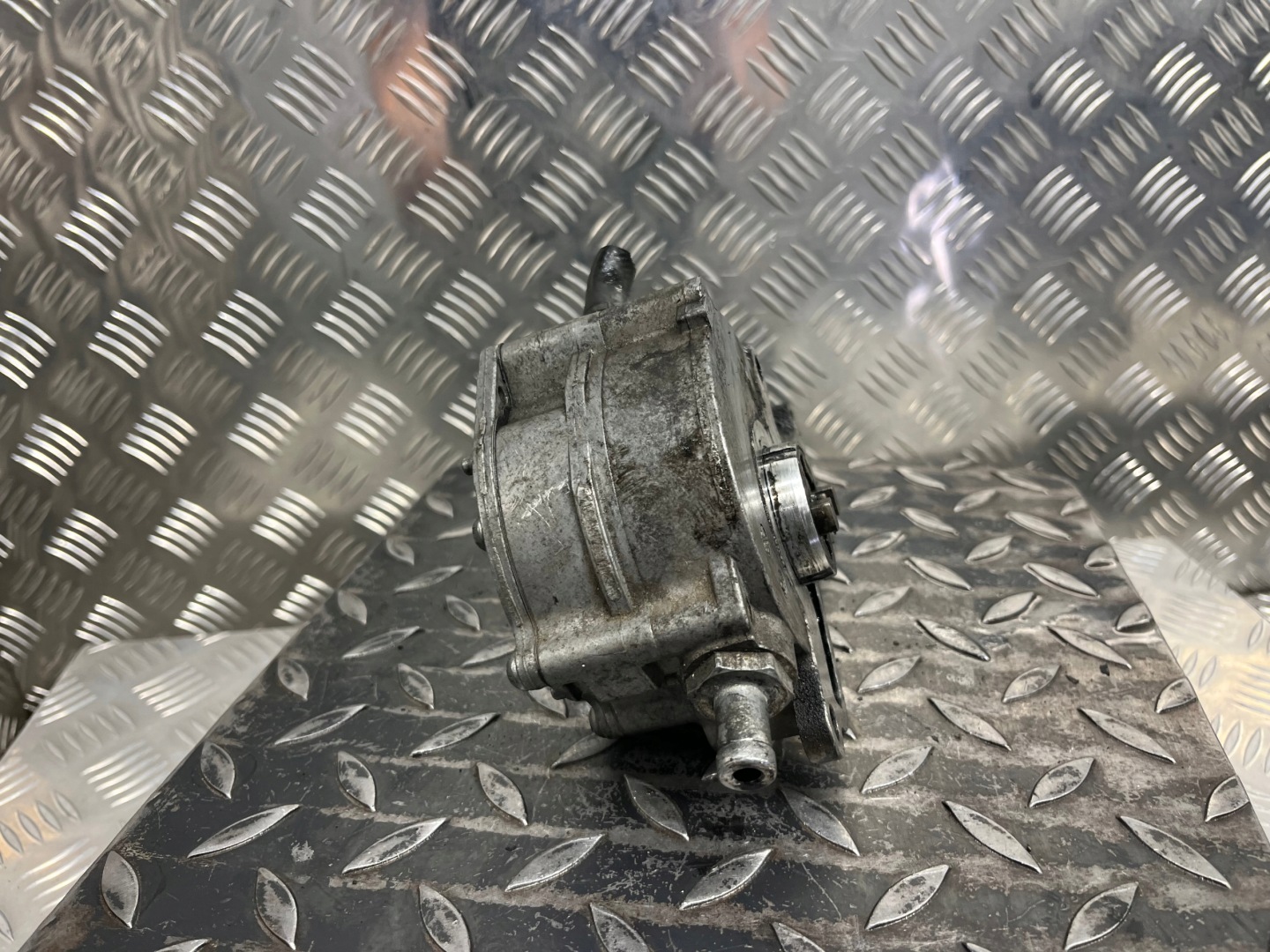 pumpa VACUM VAKUM goriva VOLKSWAGEN PASSAT B6