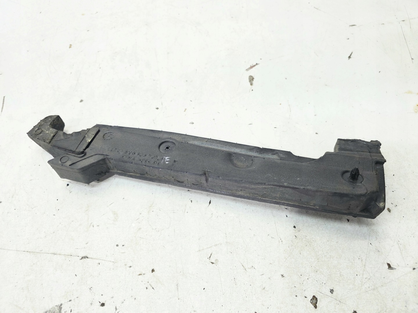 hangszigetelő sárvédöt bal AUDI A3 8V 8V0823721B
