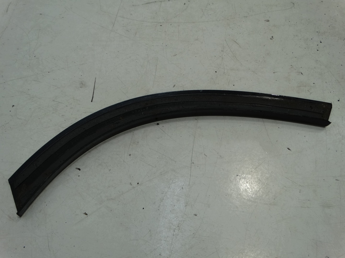 moulding of a bumper left front SEAT ATECA LIFT 20R.- 575854827D