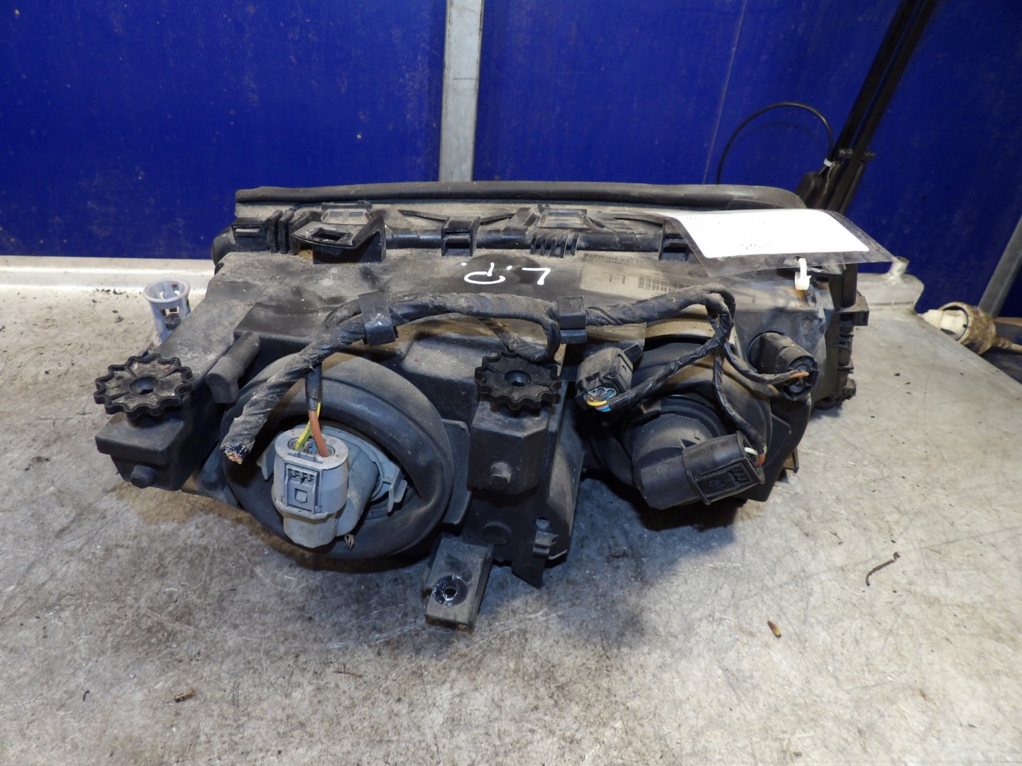 BMW 318i E46 light front left 63.12-6910955
