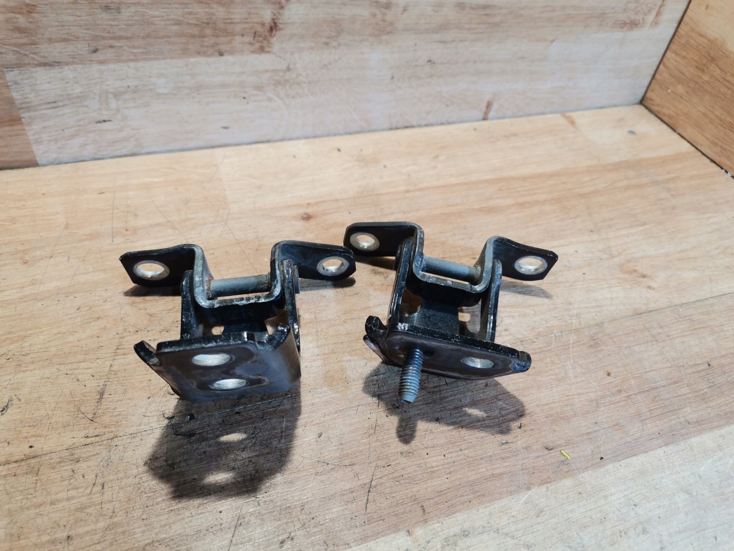 hinges left rear part MAZDA 6 III GJ
