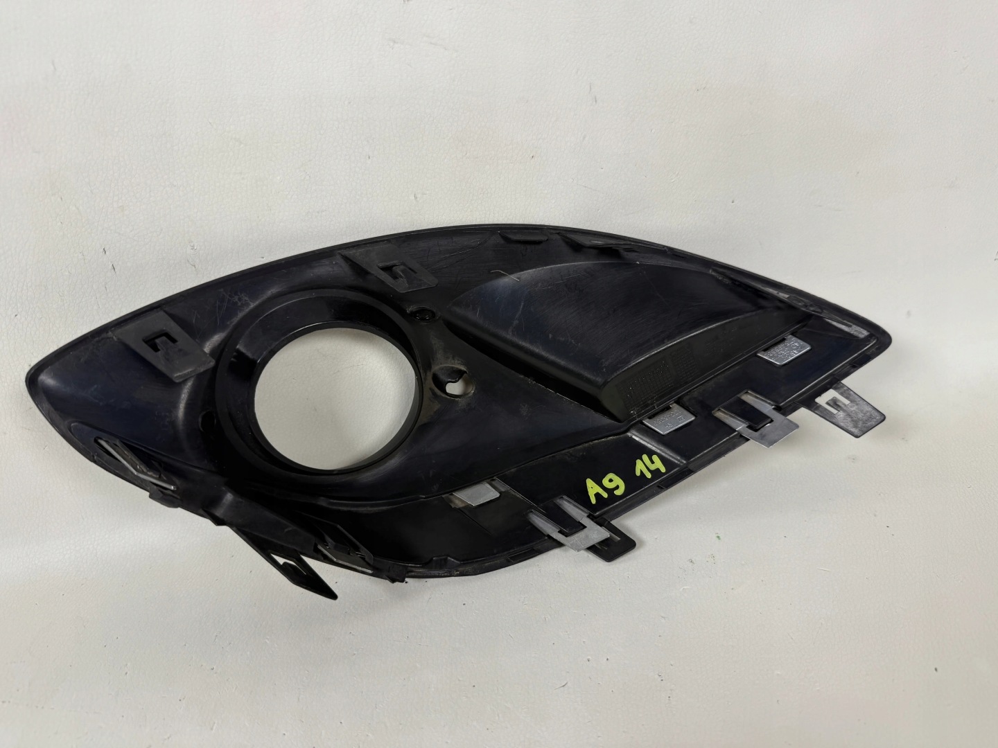 Opel Corsa D 06- grid of a bumper front 13286026