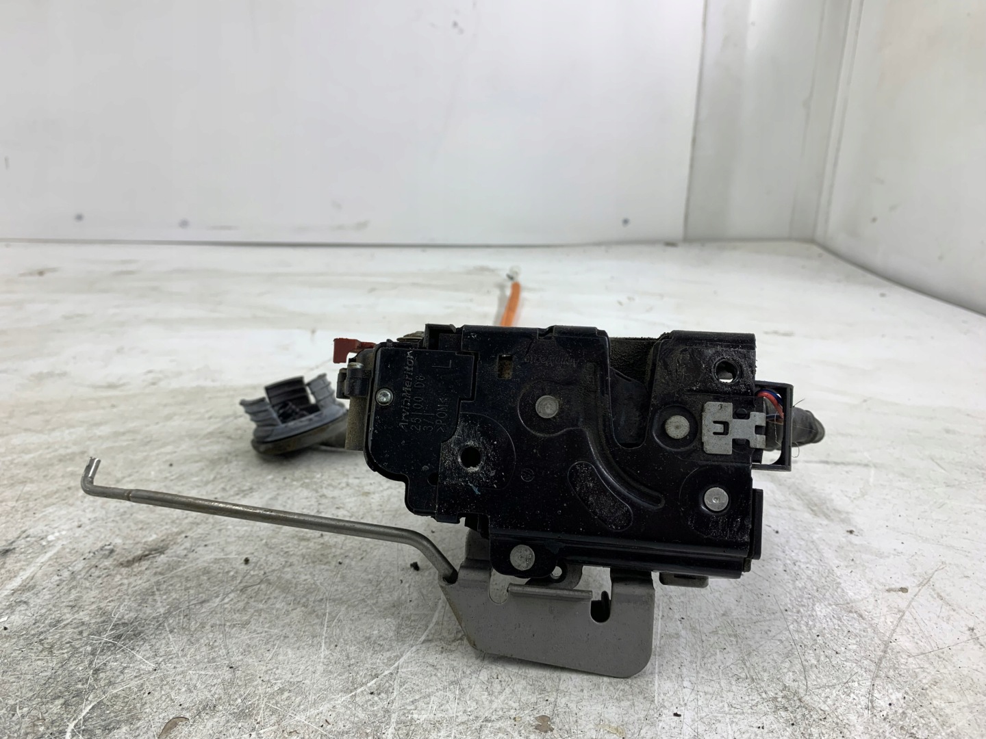AUDI A3 8P lock door left front 4E1837015