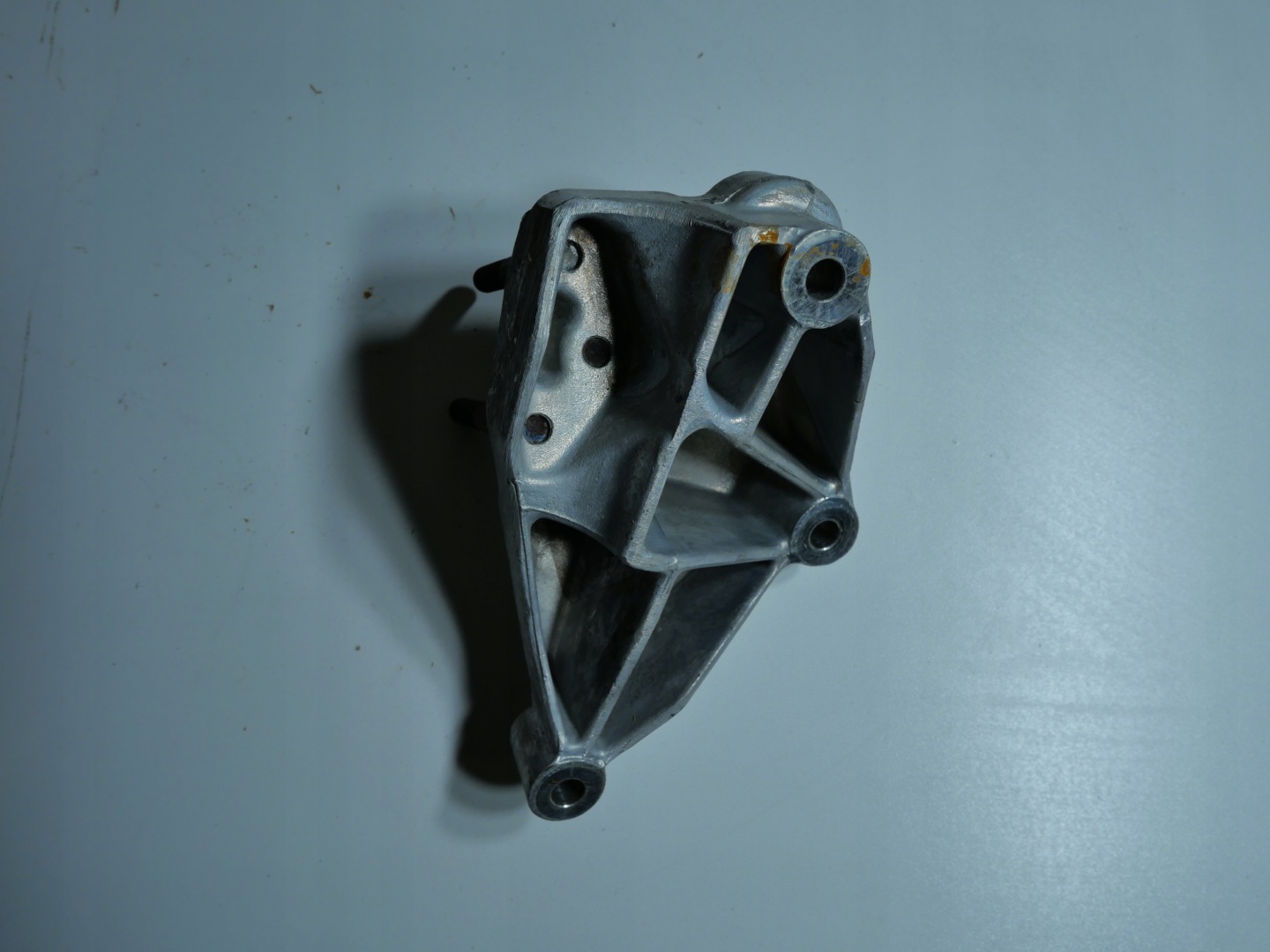VOLVO holder engine mount 30611139