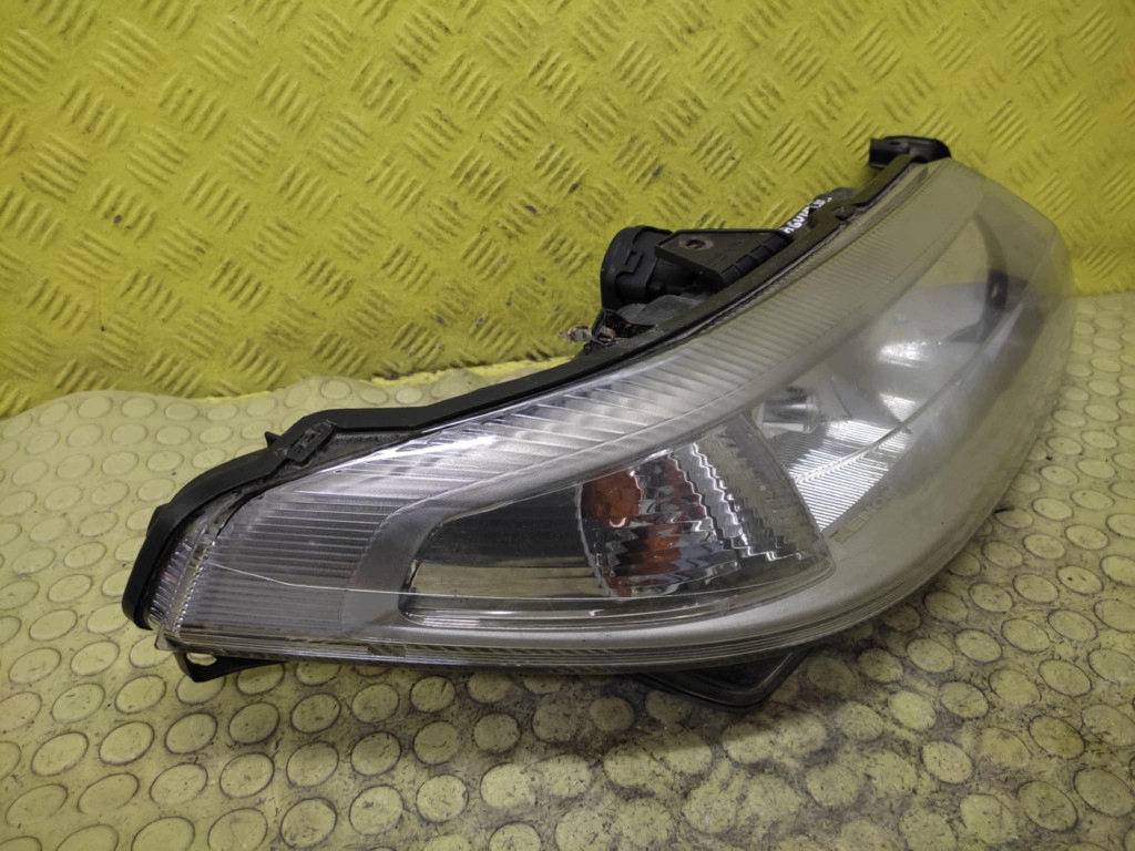 RENAULT LAGUNA II REFLEKTOR light right front XENON 8200163324