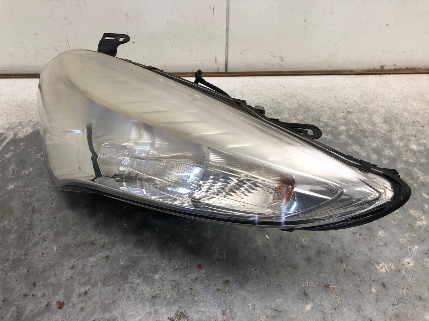 light left front RENAULT MEGANE III 260600017R