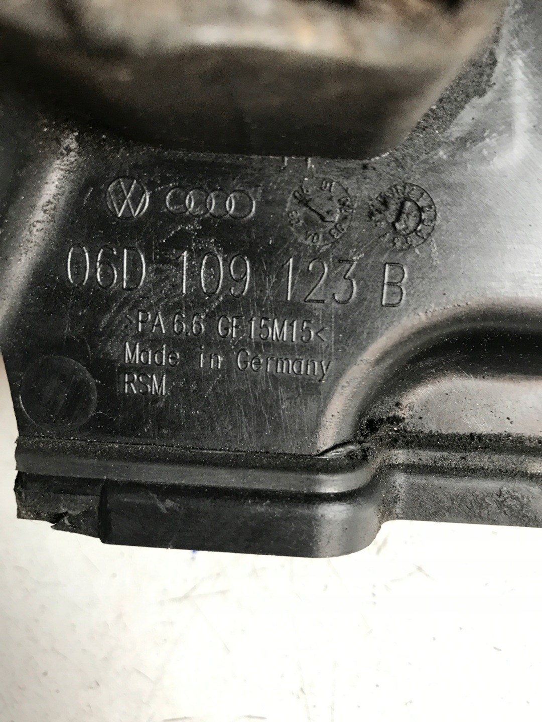 cover gearbox cover AUDI A3 8P0 06D109123B