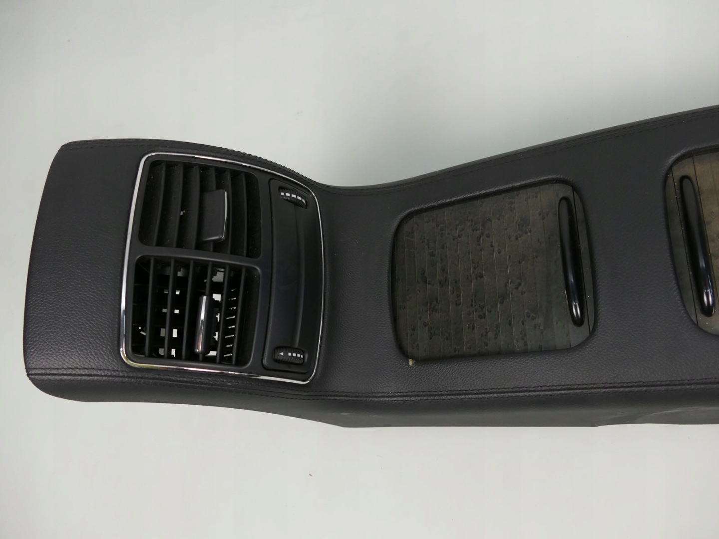 MERCEDES CLS W219 mitteltunnel mitte heck hinten A2198600030