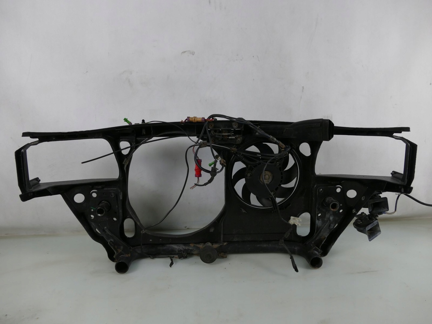 AUDI A4 B5 1.8 B support panel for radiators fan pillar iron 8D0805594