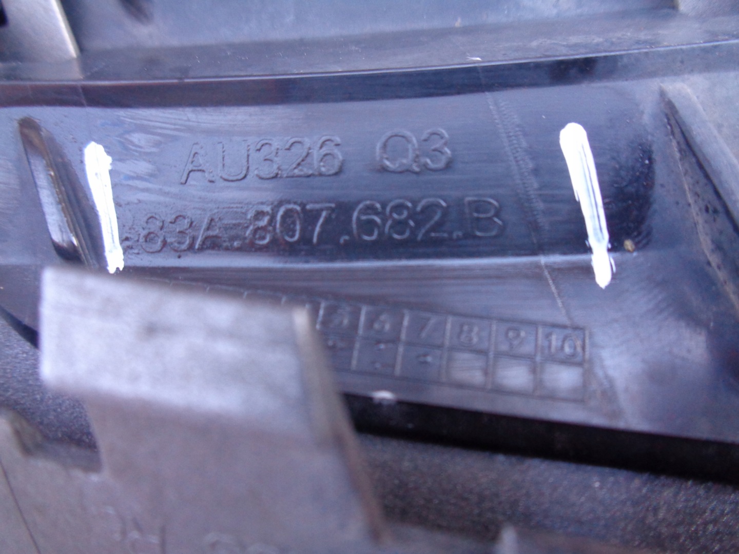 grid of a bumper right AUDI Q3 83A II 18