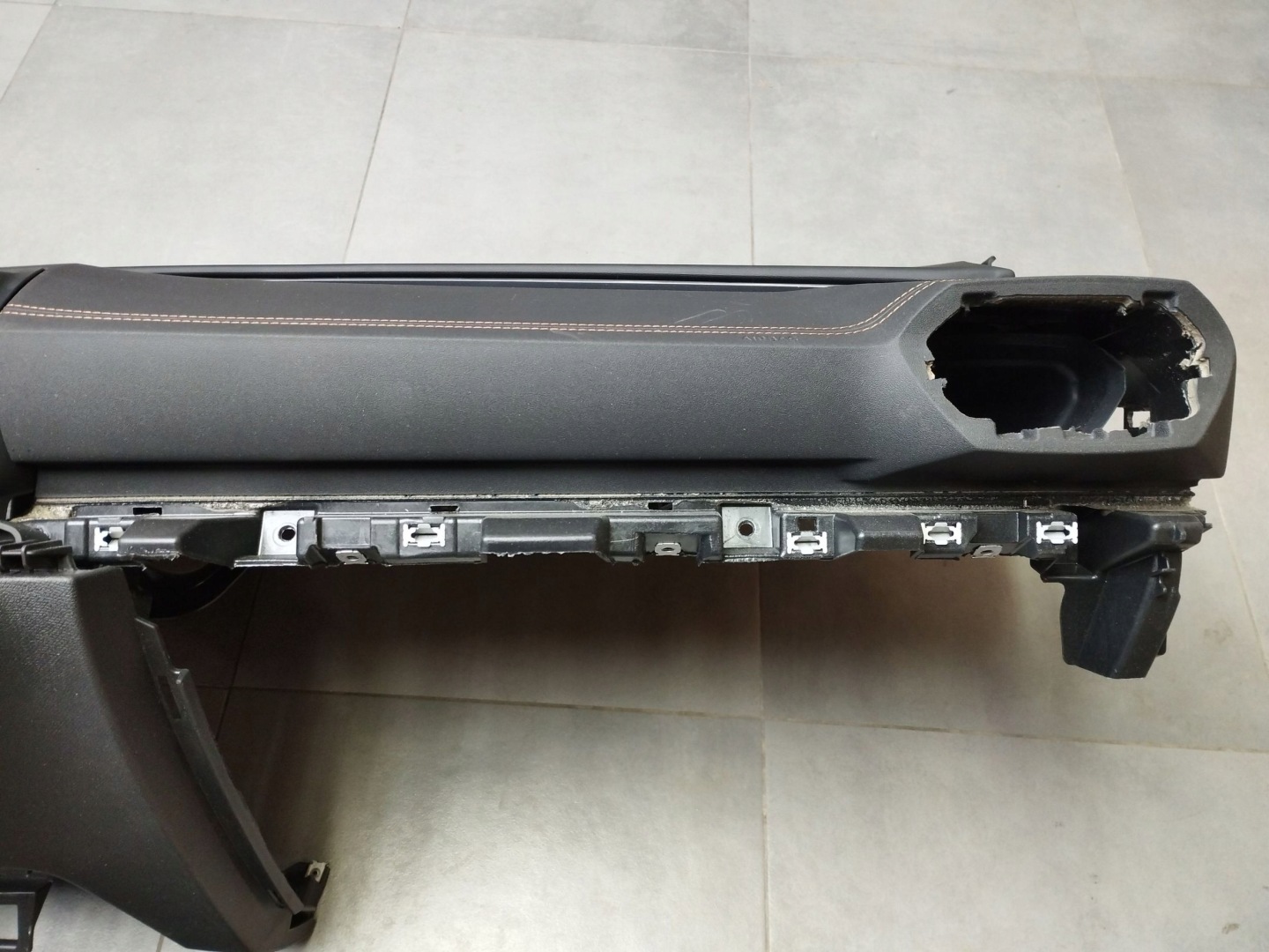 Cupra Formentor dashboard instrument panel console airbags 5FG857003P 5FF880201F