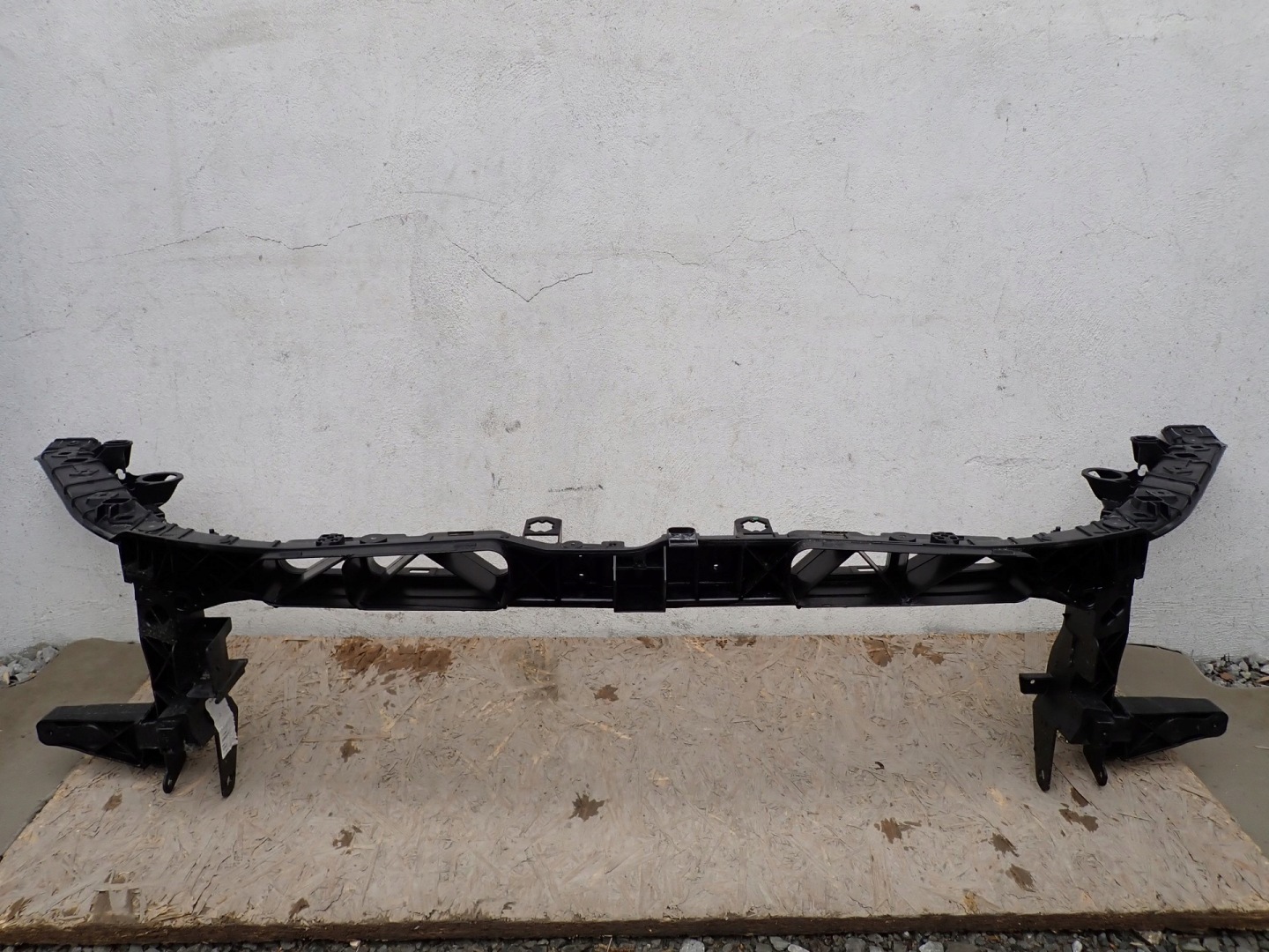 support panel for radiators pillar iron MERCEDES B KLASA 247 2018- A2476223000