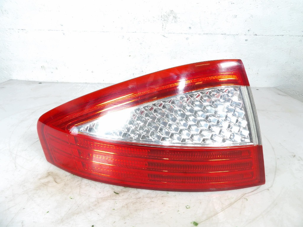 FORD MONDEO MK4 LIFTBACK light rear part left 7S71-13405-A