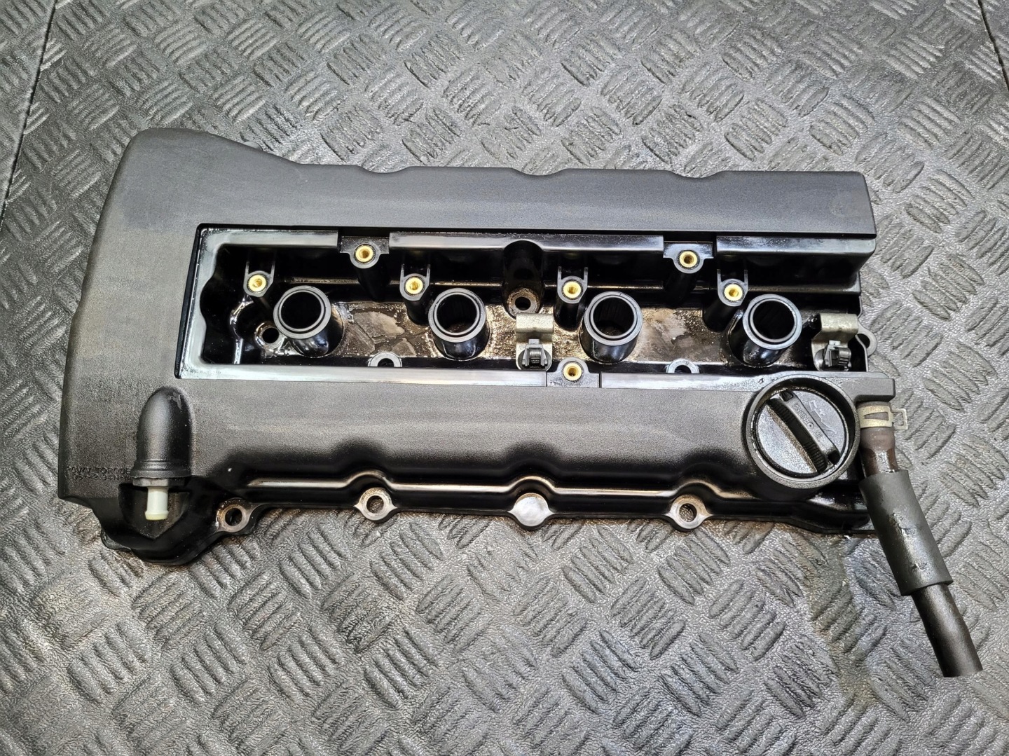 Abdeckung der Ventile MITSUBISHI OUTLANDER 3 III PHEV 2.0 4B11