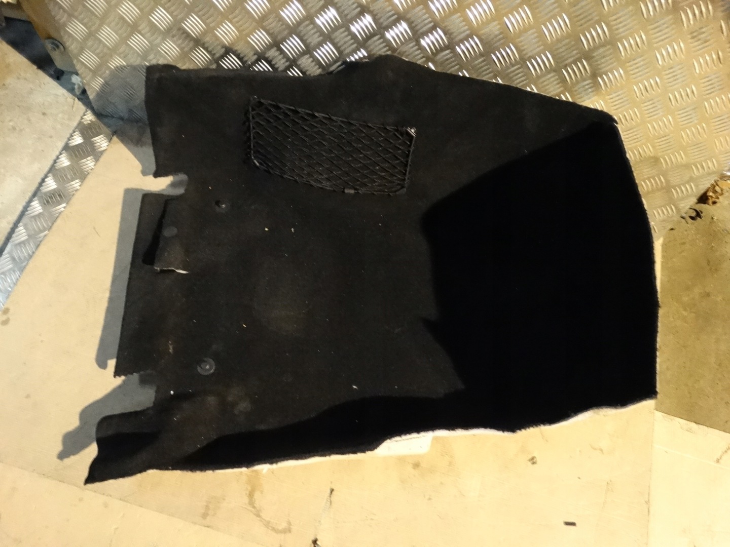 IDEALNY carpet front right MERCEDES W205 1