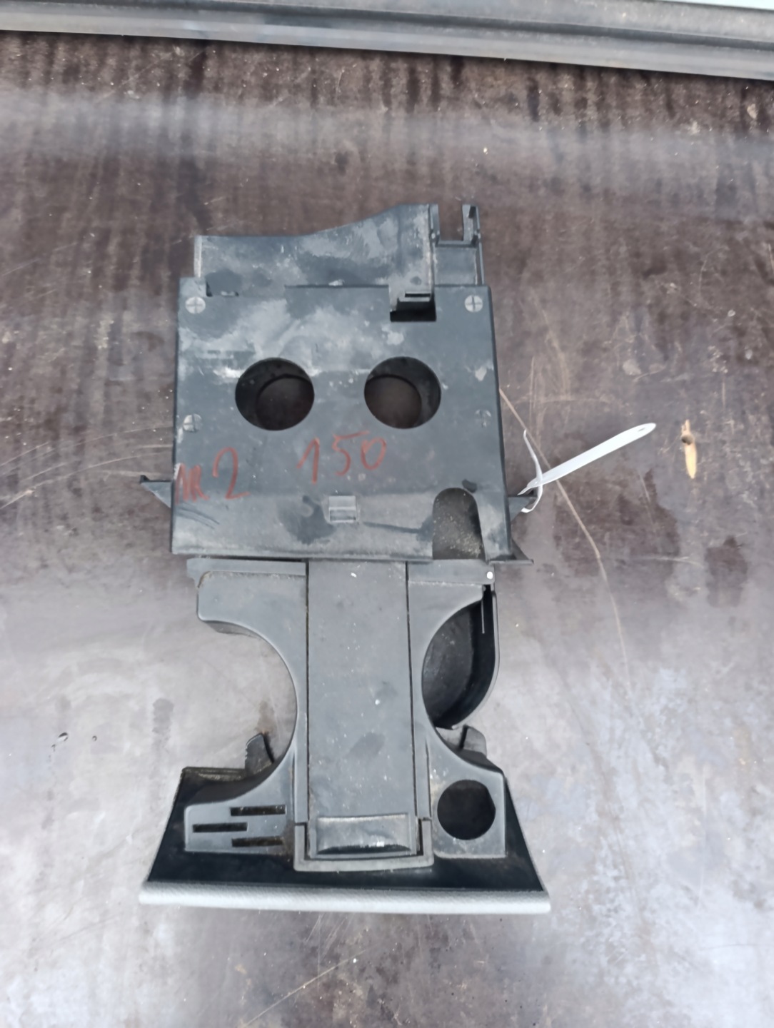 VW T5 PODWOJNY bracket for KUBKI/ damaged