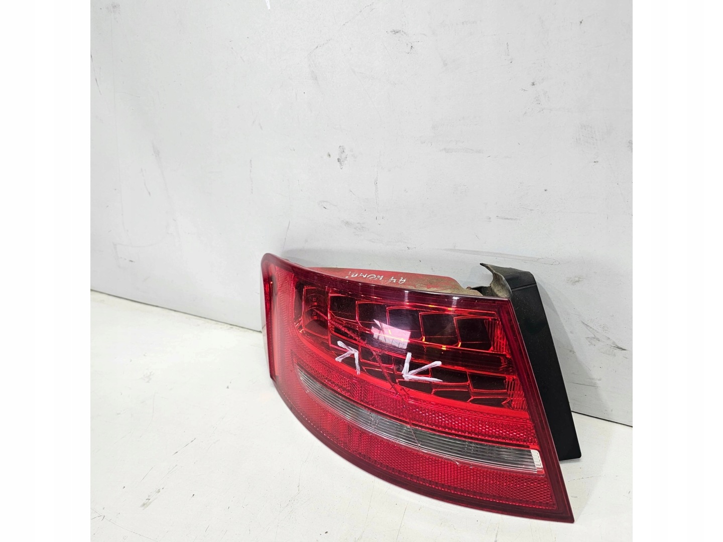 light left rear part LED W fender AUDI A4 B8 AVANT KOMBI 8K9945096B
