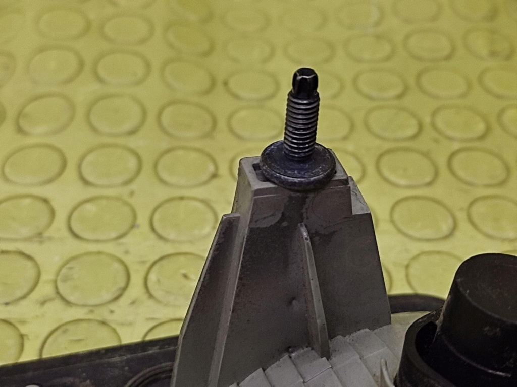 SAAB 9-3 II light right rear part to the bonnet